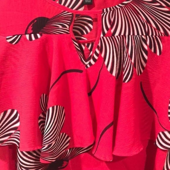 ANN TAYLOR Floral Flutter Sleeve Blouse - Picture 3 of 8